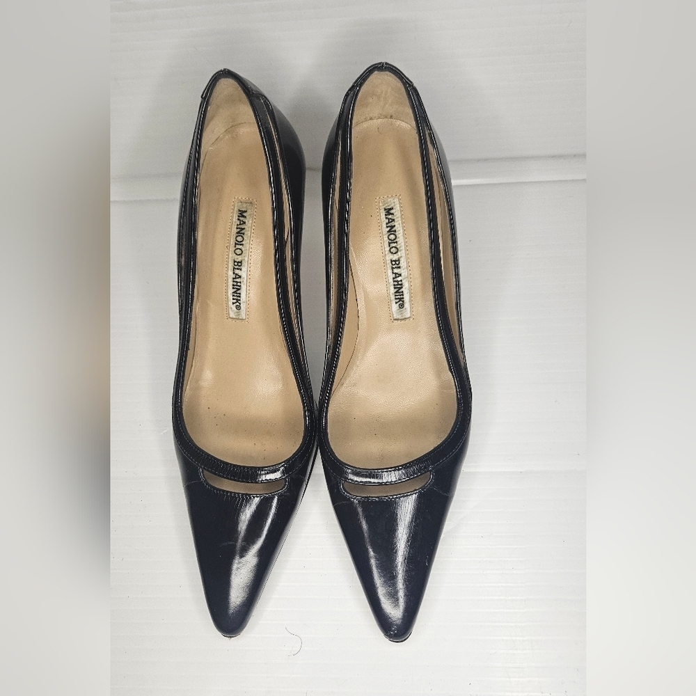Authentic Manolo Blahnik Navy Blue Patent Leather Classic Pumps Size 35.5